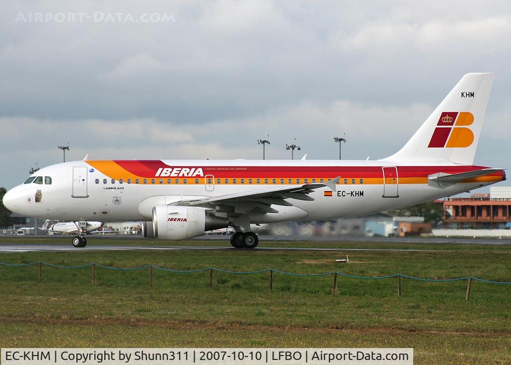 EC-KHM, 2007 Airbus A319-111 C/N 3209, Line up rwy 32R for departure