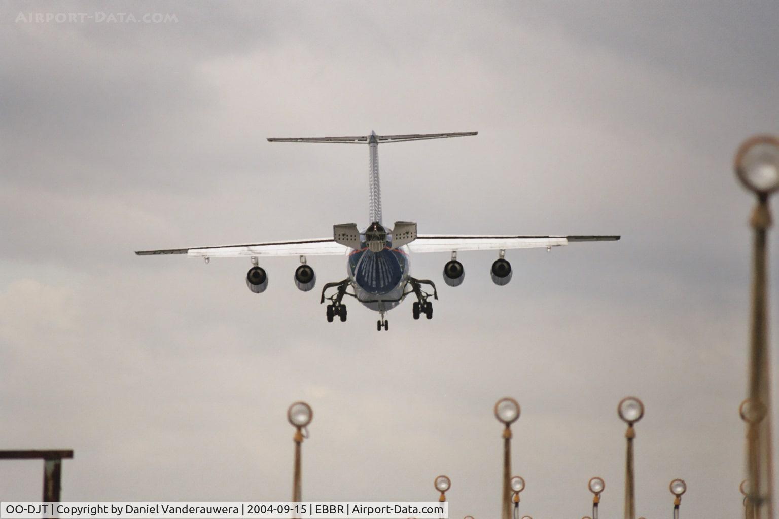 OO-DJT, 1996 British Aerospace Avro 146-RJ85 C/N E.2294, flight SN2642 is descending to rwy 25L