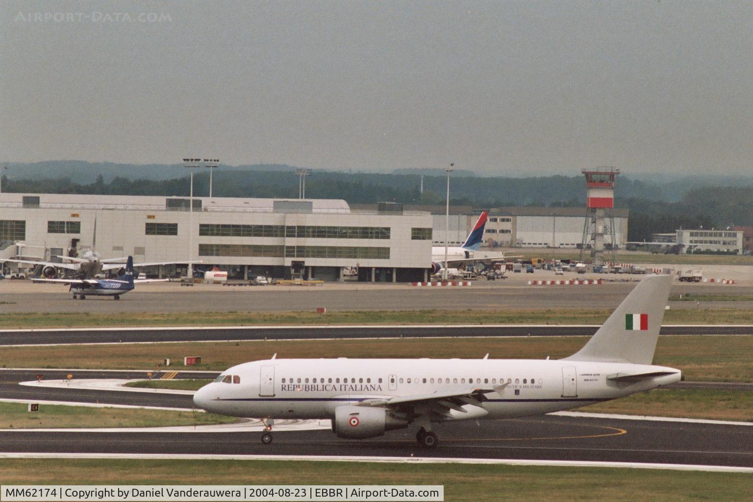 MM62174, 2000 Airbus ACJ319 (A319-115/CJ) C/N 1157, taxiing on rwy 25L