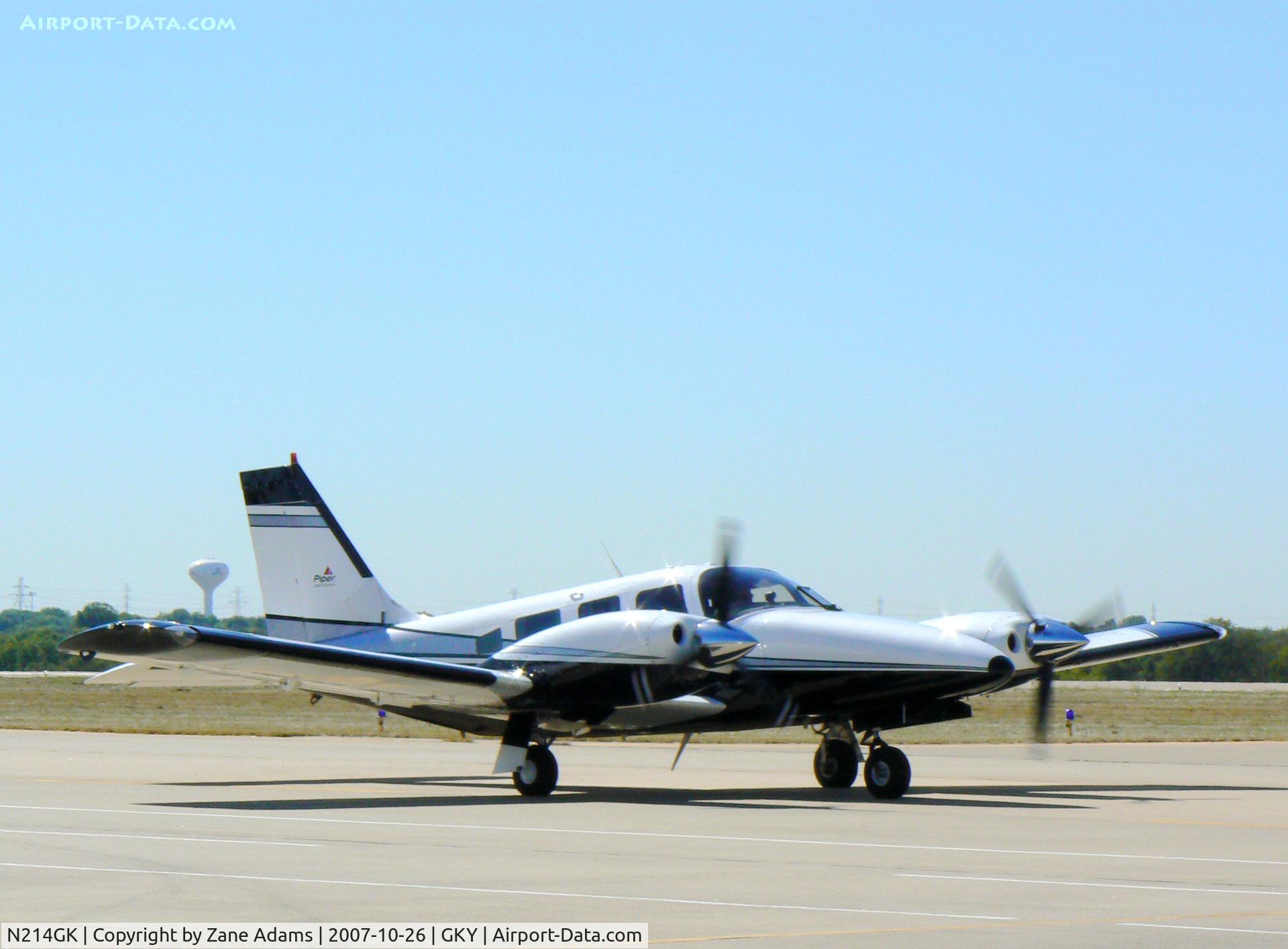 N214GK, 1985 Piper PA-34-220T C/N 34-8633001, Taxi out for takeoff.