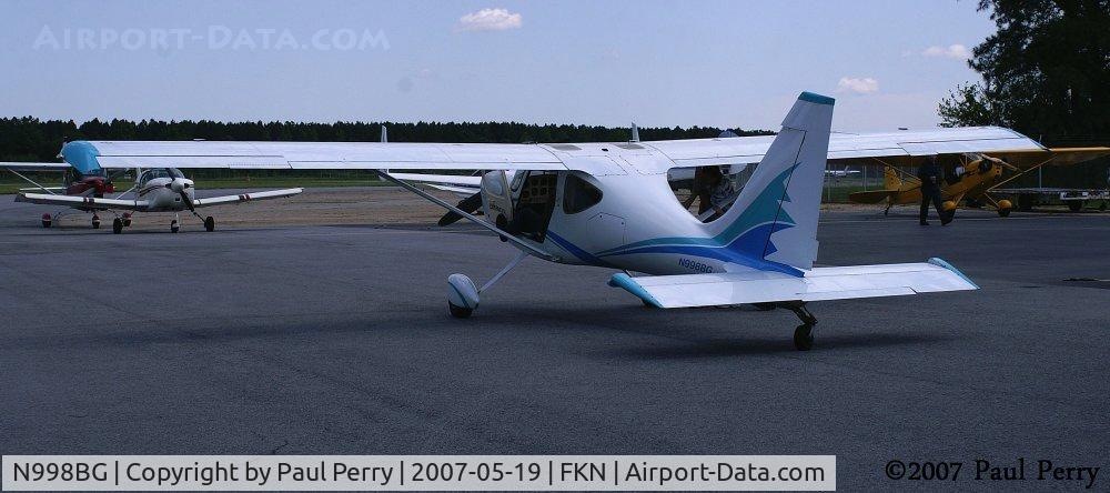 N998BG, 1997 Stoddard-Hamilton Glastar C/N 301, Prepping to leave the show