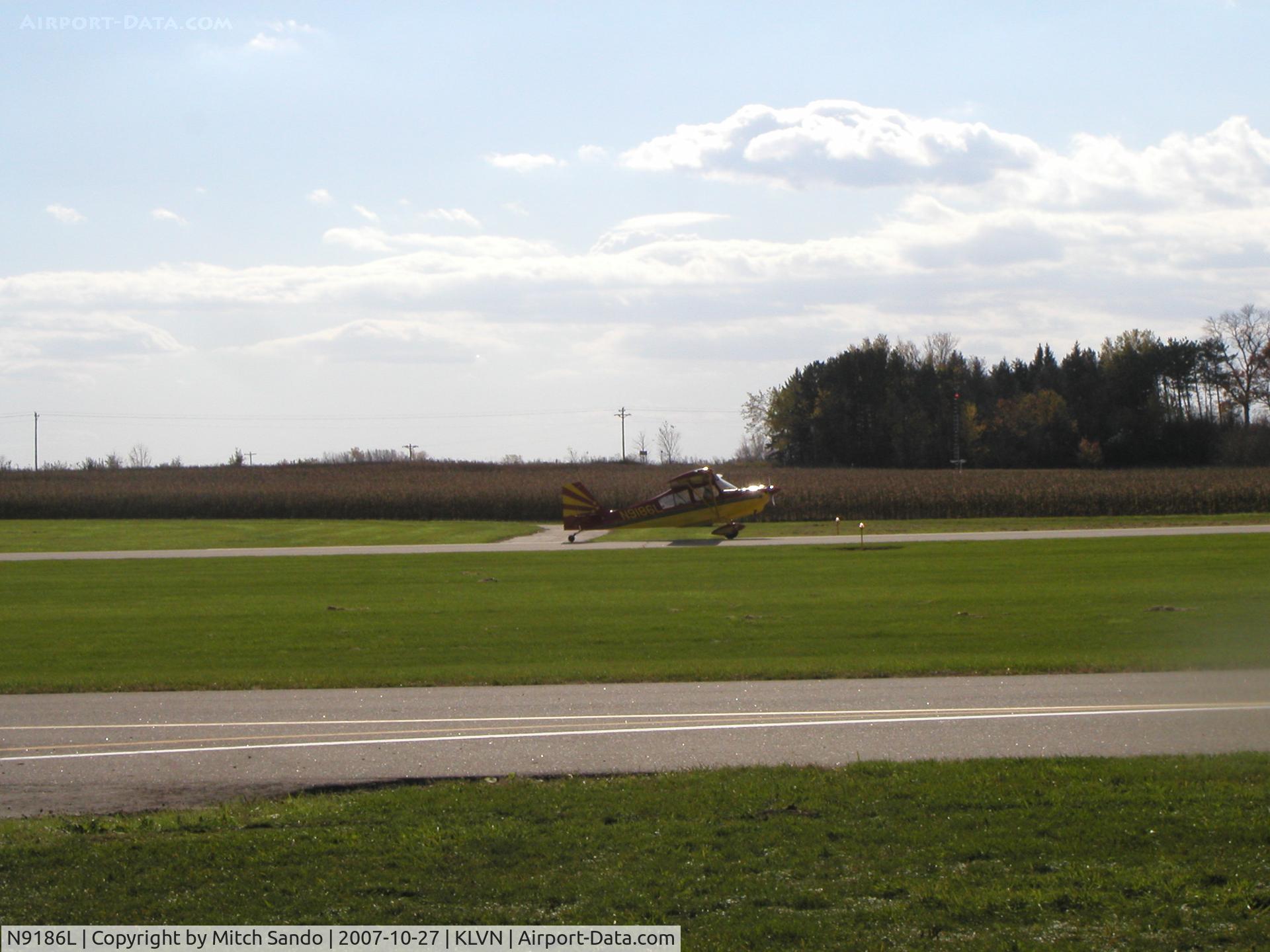 N9186L, 1971 Bellanca 7GCAA C/N 231-72, Landing Runway 30.