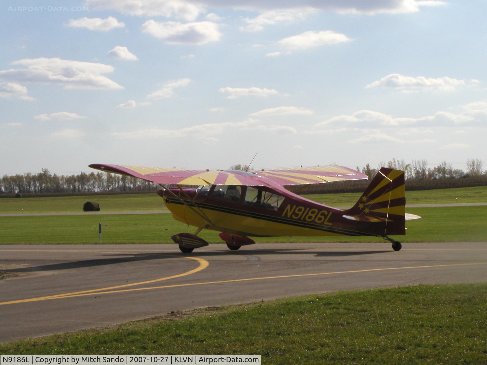 N9186L, 1971 Bellanca 7GCAA C/N 231-72, Taxiing to Runway 30.