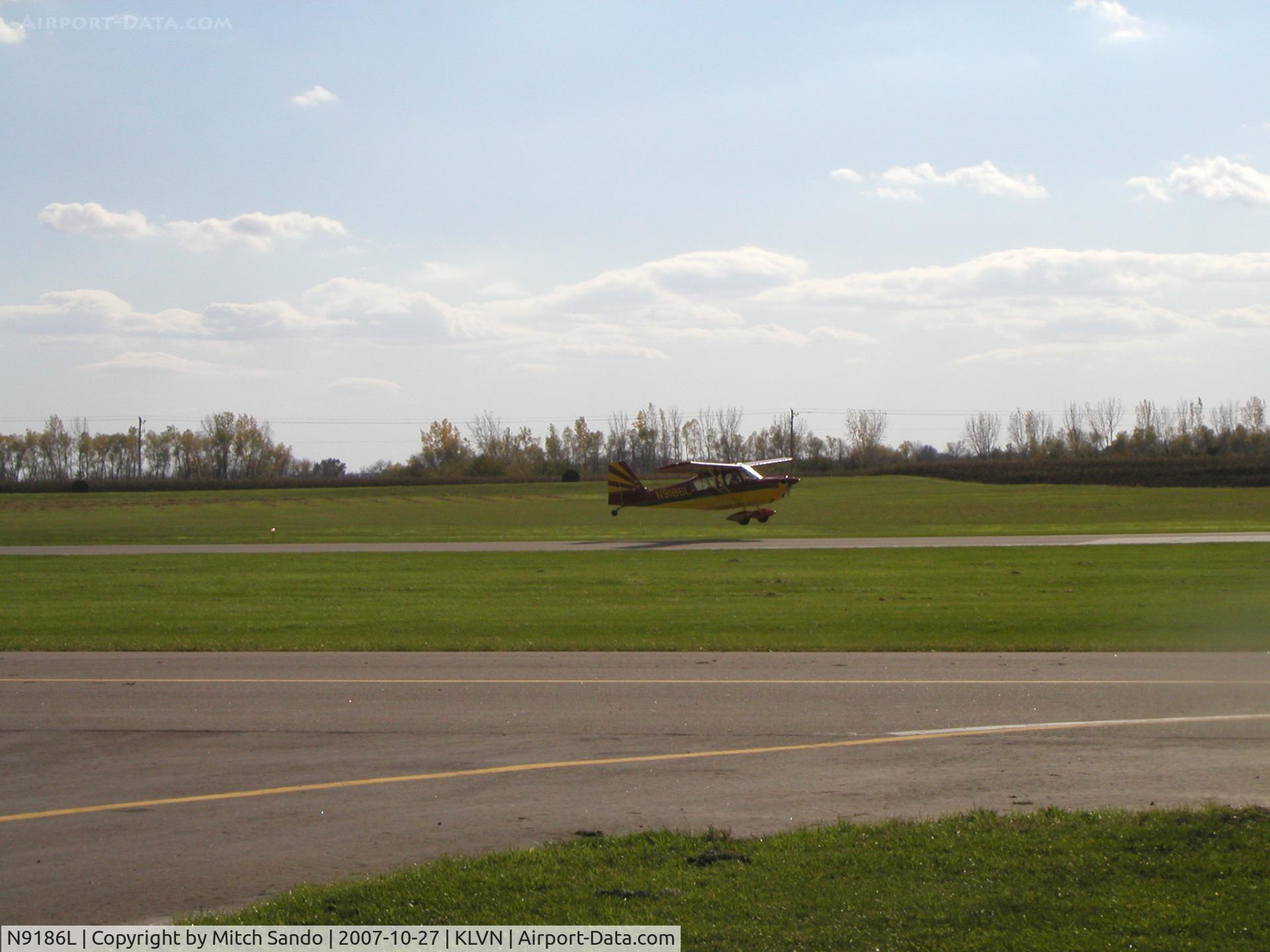 N9186L, 1971 Bellanca 7GCAA C/N 231-72, Departing Runway 30.