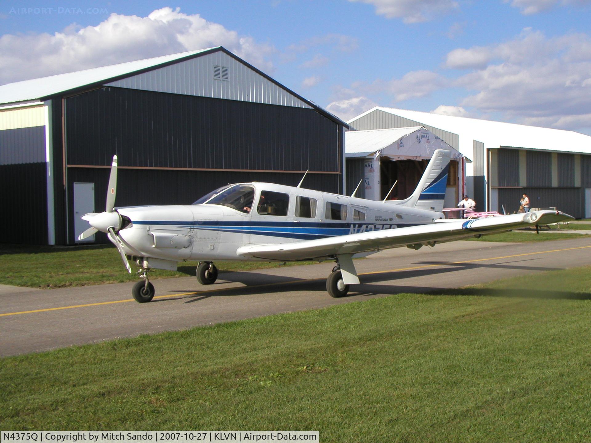 N4375Q, 1984 Piper PA-32R-301 C/N 32R-8513006, Starting up infront of the hangar.