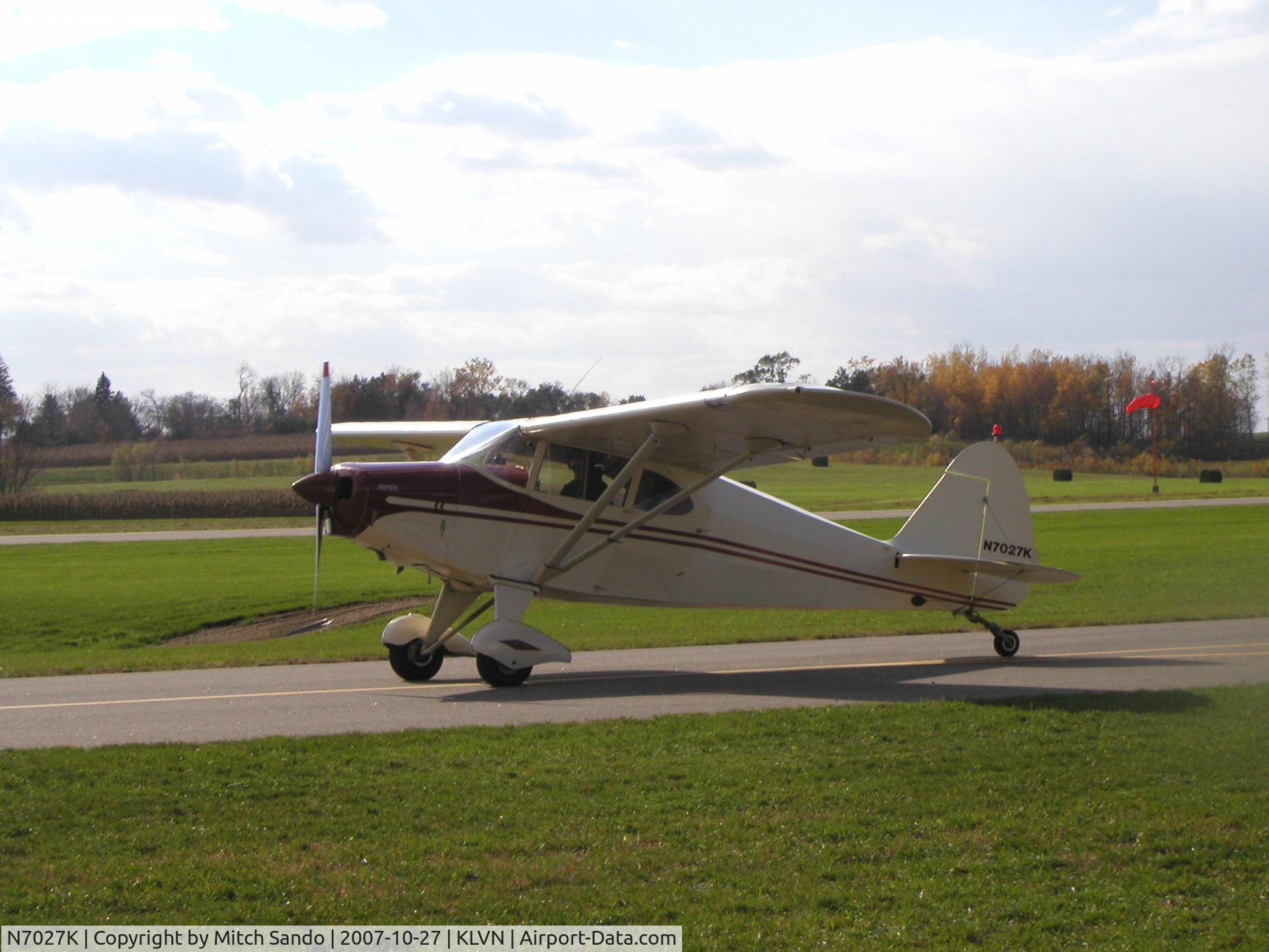 N7027K, 1950 Piper PA-20 Pacer C/N 20-133, Taxiing to Runway 30.