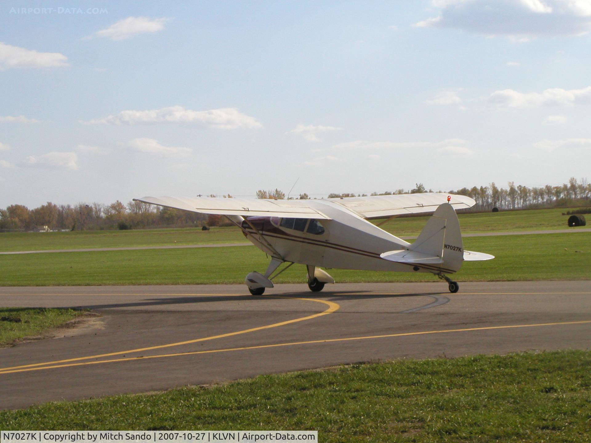 N7027K, 1950 Piper PA-20 Pacer C/N 20-133, Taxiing to Runway 30.