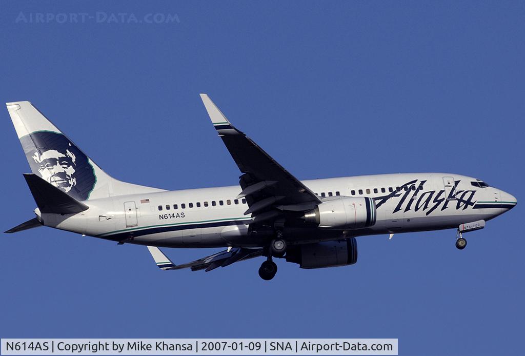 N614AS, 1999 Boeing 737-790 C/N 30343, Alaska B737-790 on short final