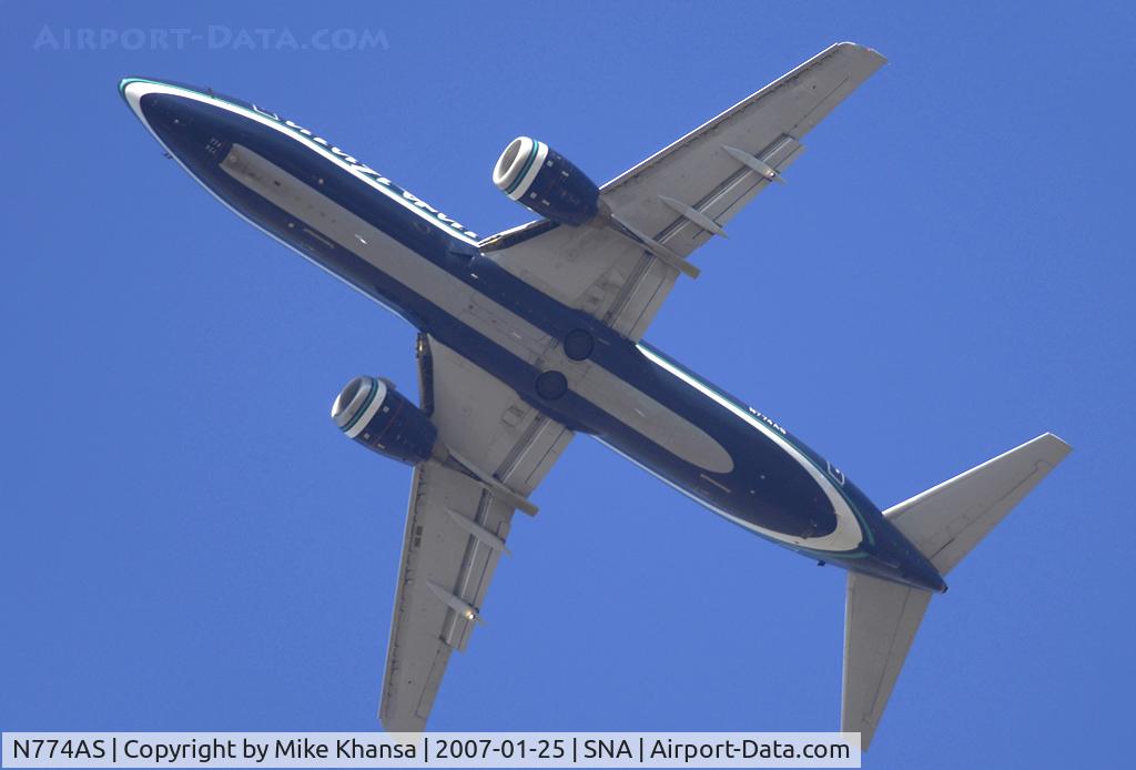 N774AS, 1993 Boeing 737-4Q8 C/N 25107, Underbelly shot of Alaska B737-4Q8 Blasting off.