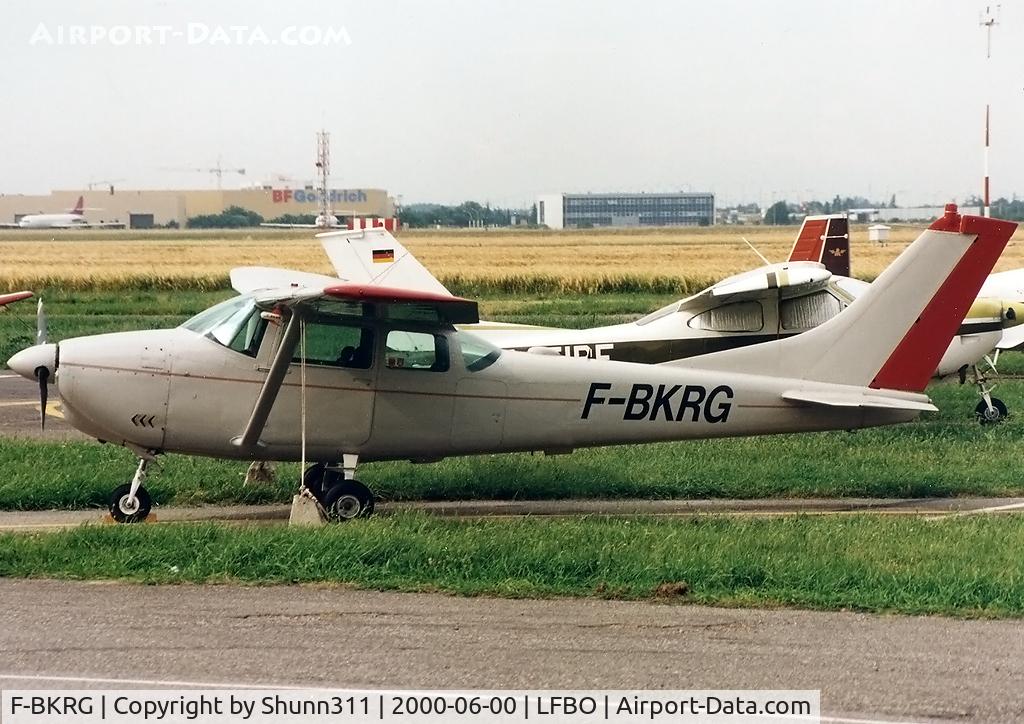 F-BKRG, Cessna 182E Skylane C/N 18253914, Parked at the light aviation apron...
