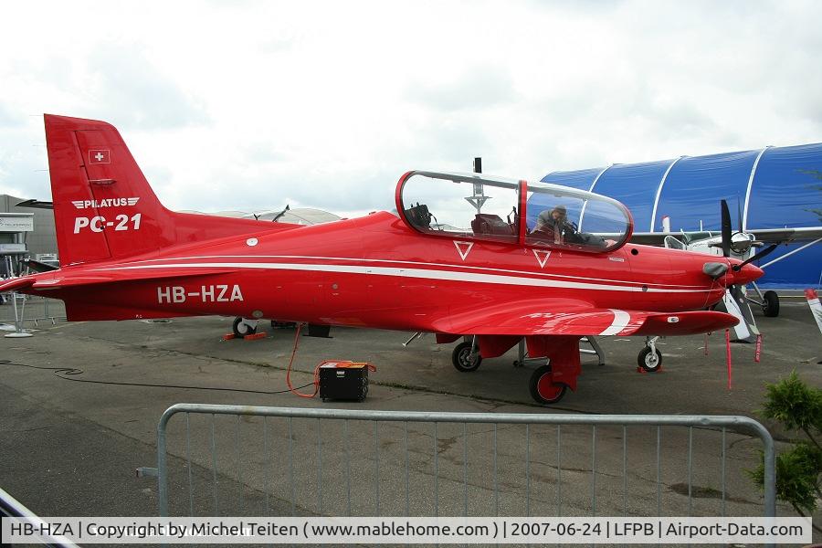 HB-HZA, 2002 Pilatus PC-21 C/N P01, At the Paris Air Show 2007 static display