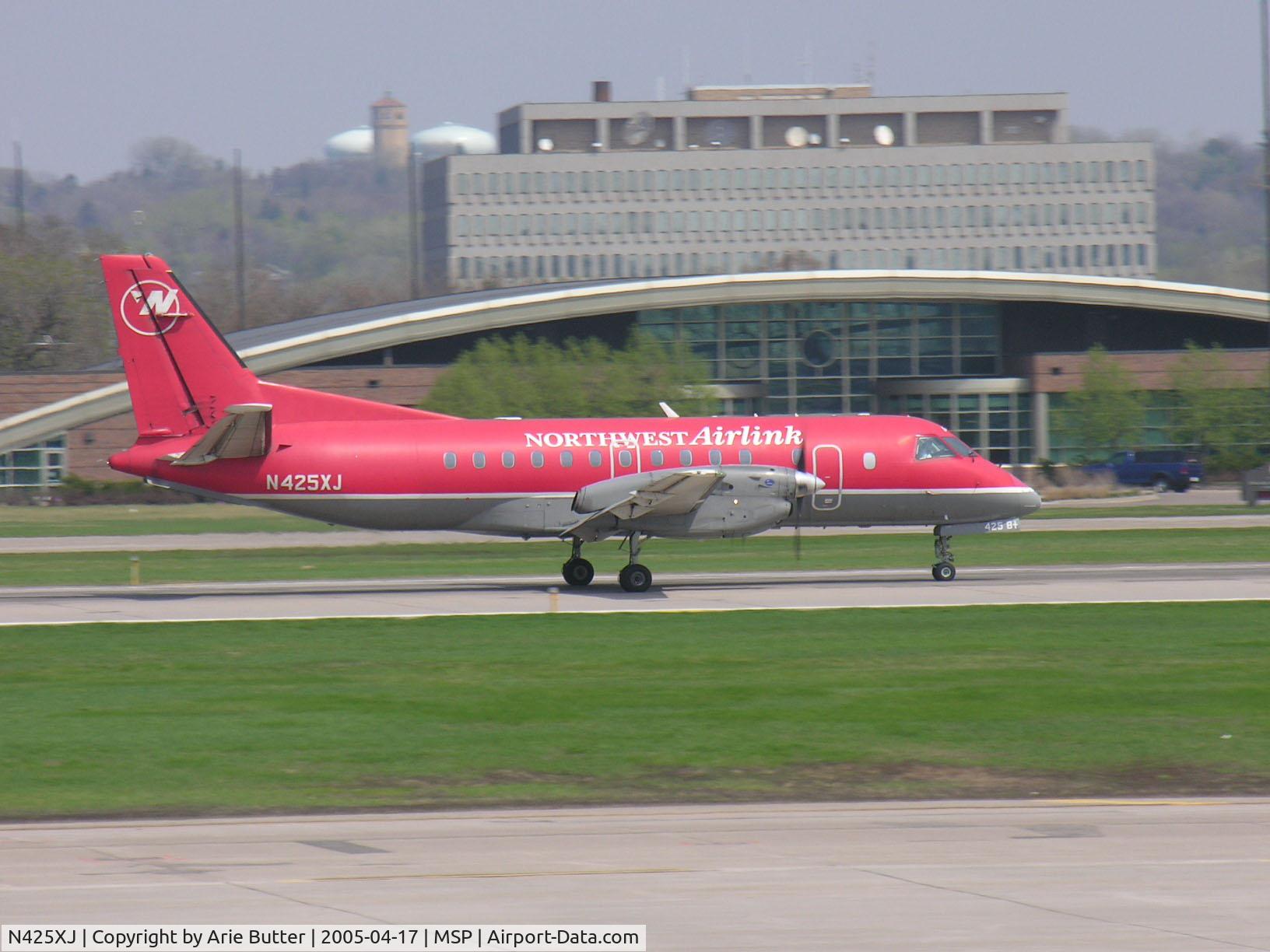 N425XJ, 1997 Saab 340B C/N 340B-425, Northwest Airlink at Minneapolis
