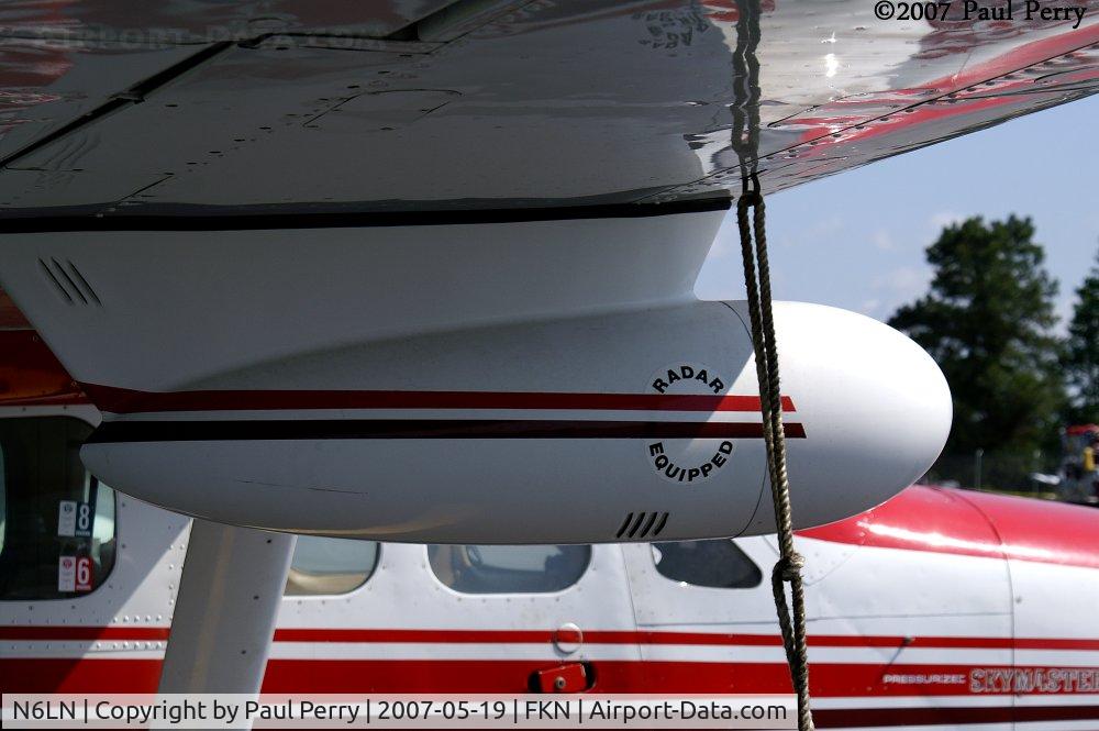 N6LN, 1979 Cessna P337H C/N P3370342, Weather radar pod under the starboard wing