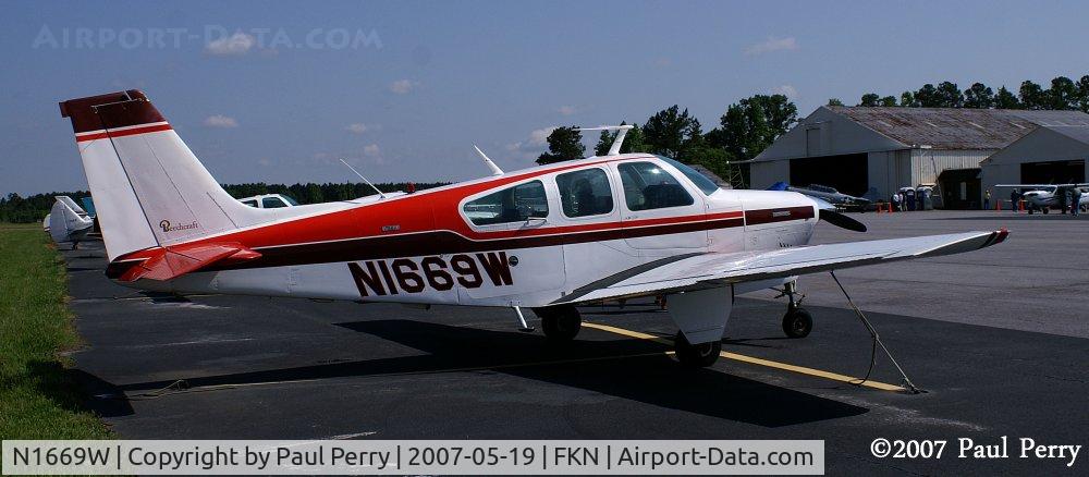 N1669W, 1972 Beech F33A Bonanza C/N CE-392, One of the Beechs on dispaly