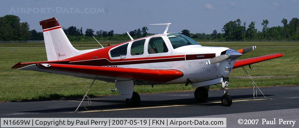 N1669W, 1972 Beech F33A Bonanza C/N CE-392, At least the sun was bright for these shots
