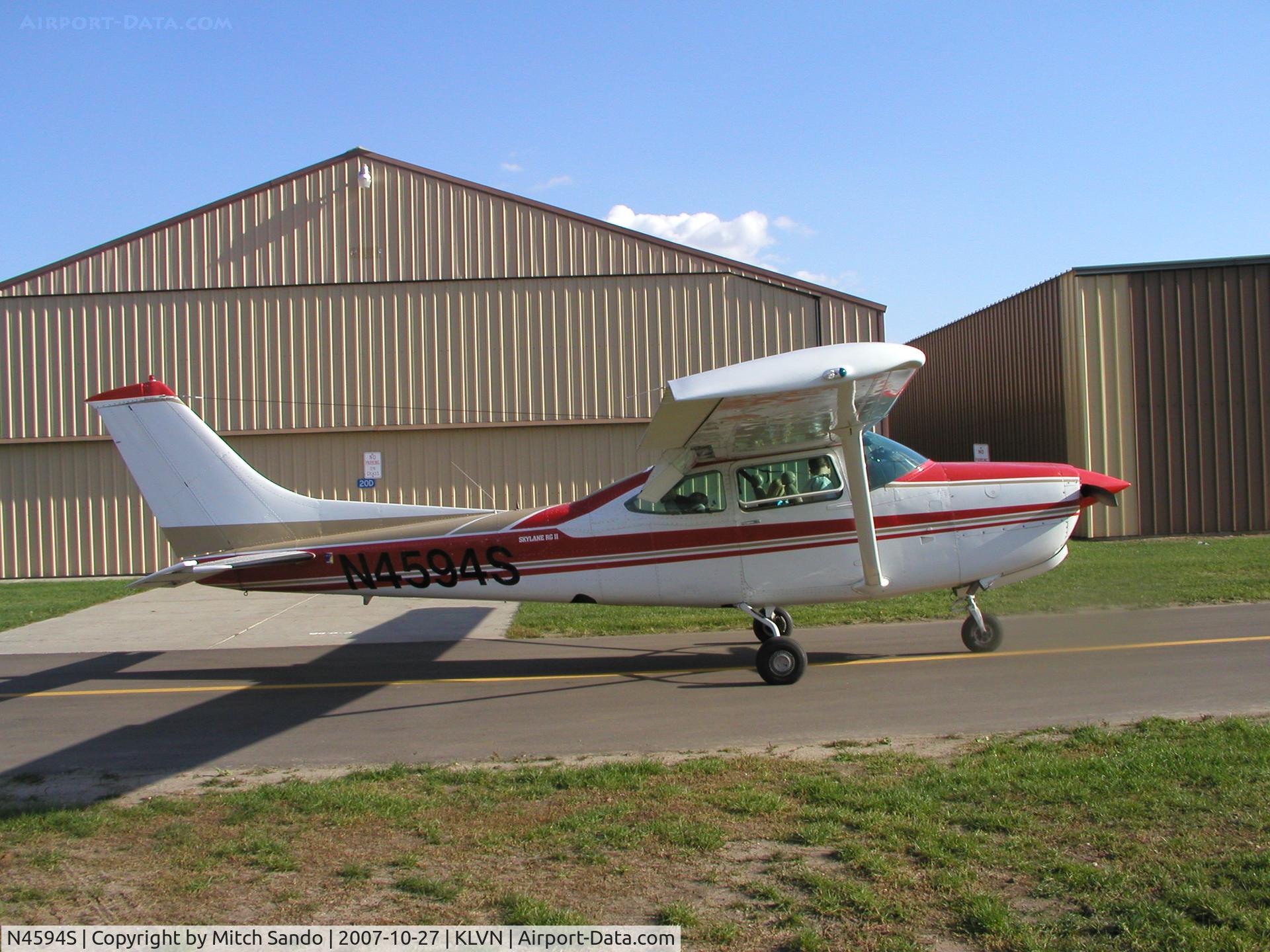 N4594S, Cessna R182 Skylane RG C/N R18201351, Starting up infront of the hangar.