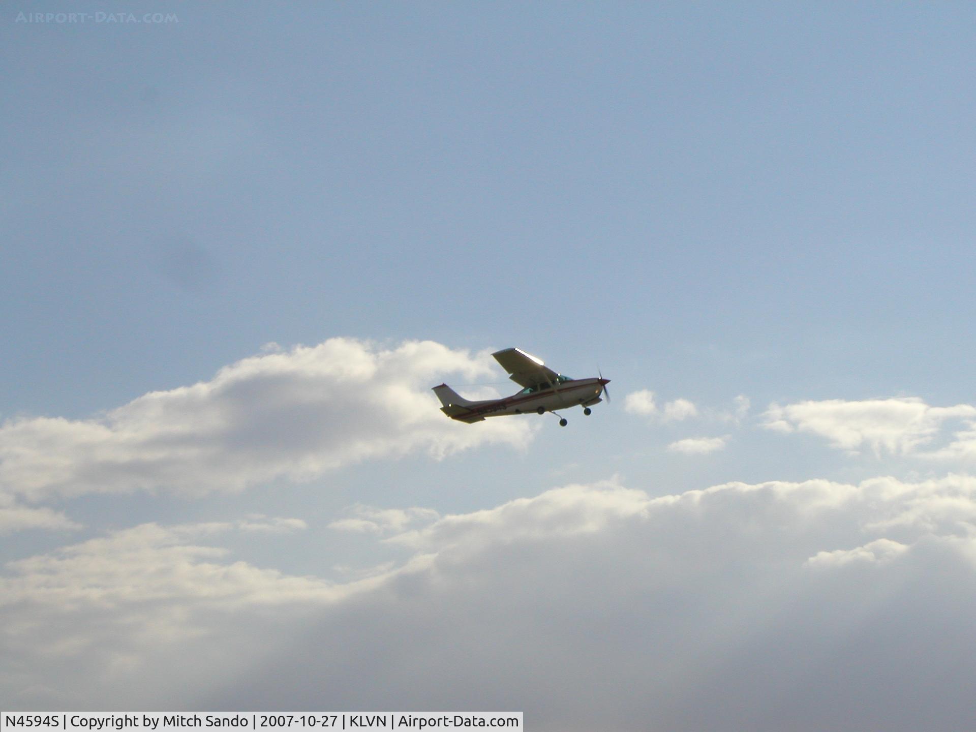 N4594S, Cessna R182 Skylane RG C/N R18201351, Departing Runway 30.