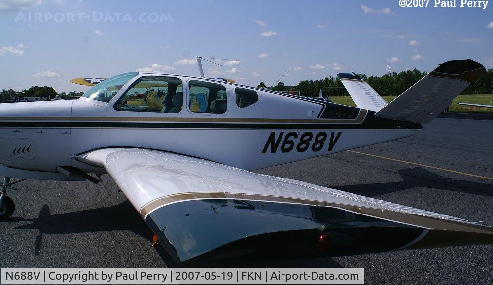 N688V, 1960 Beech M35 Bonanza C/N D-6393, View from the nav light
