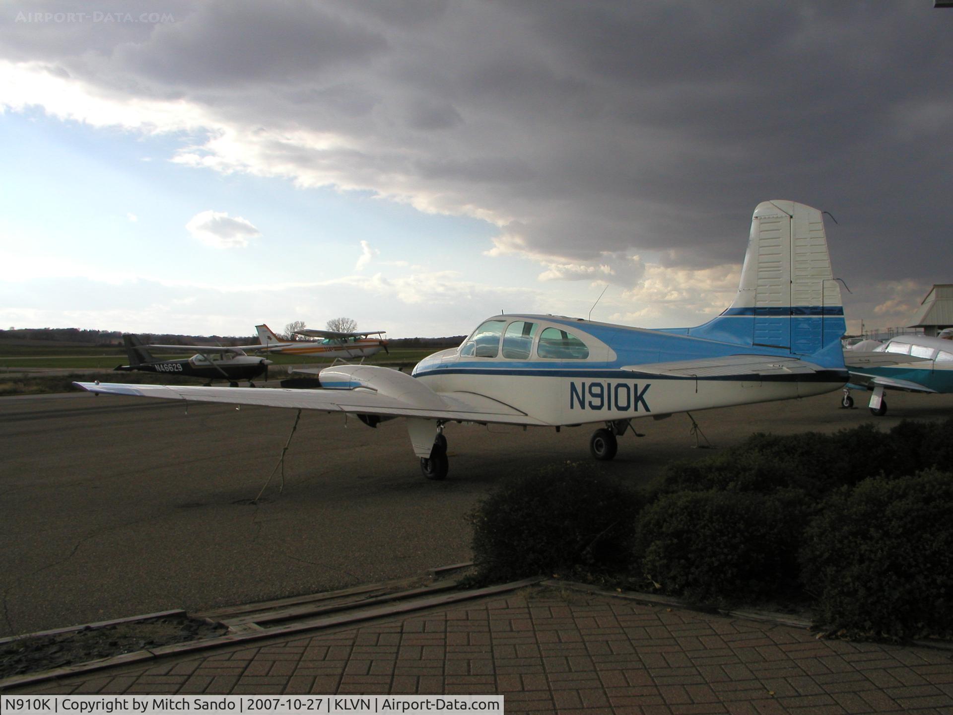 N910K, 1962 Beech B95A Travel Air C/N TD-499, Parked on the ramp at Airlake.