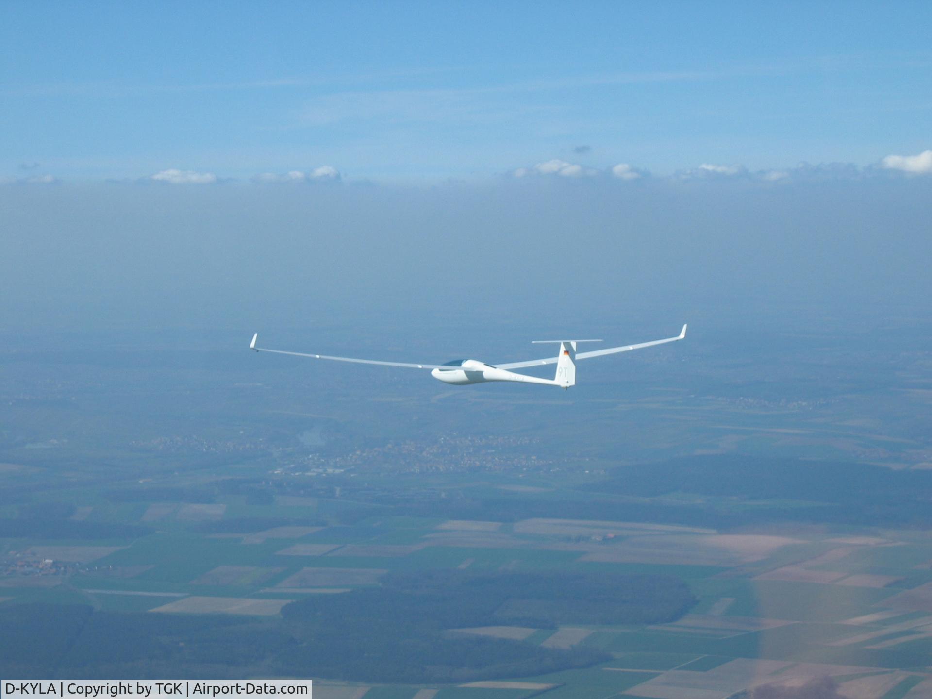 D-KYLA, 2004 Schleicher ASH-26E C/N 26211, In Flight