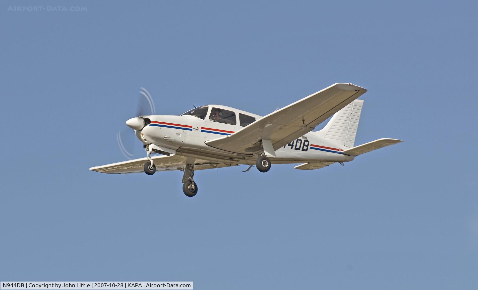 N944DB, Piper PA-28R-201 Cherokee Arrow III C/N 2844109, Approach to 17L