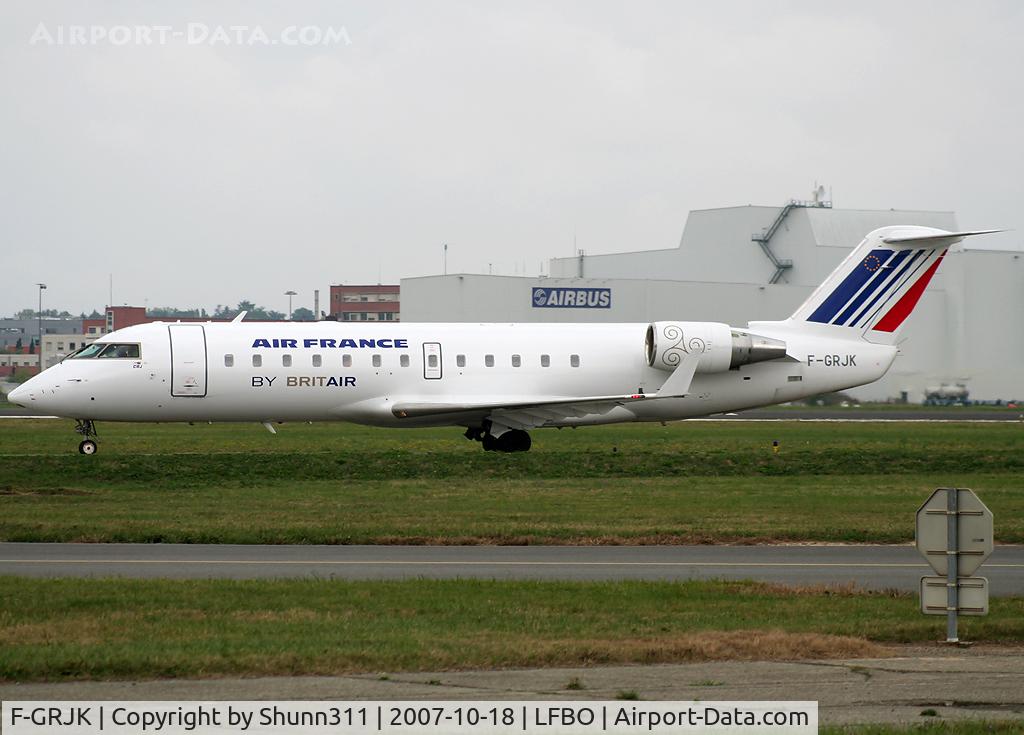 F-GRJK, 1998 Canadair CRJ-100ER (CL-600-2B19) C/N 7219, Taxiing holding point rwy 32R for departure