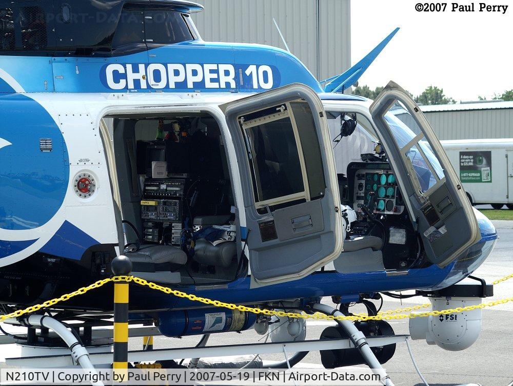 N210TV, 1988 Bell 206L-3 LongRanger III C/N 51267, Looking at the workstations, and the pilot has night-vision friendly lighting.