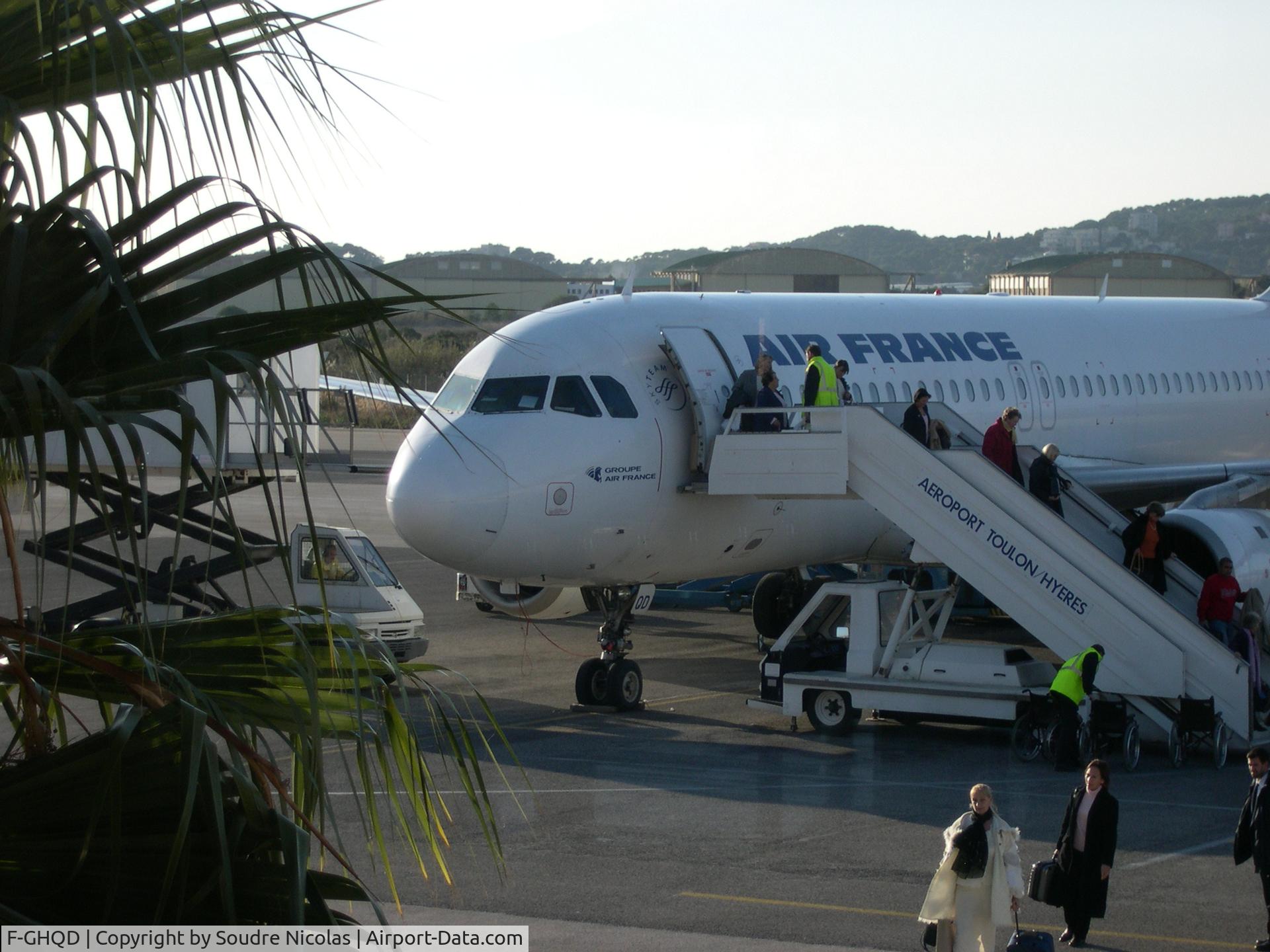 F-GHQD, 1990 Airbus A320-211 C/N 0108, AÃ©roport de HyÃ¨res