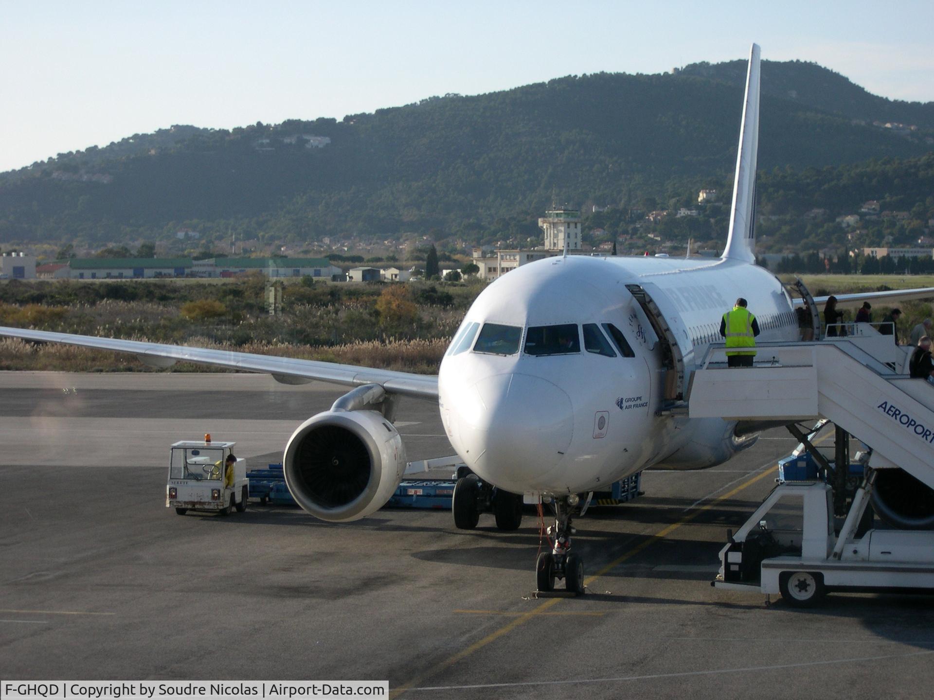 F-GHQD, 1990 Airbus A320-211 C/N 0108, AÃ©roport de HyÃ¨res