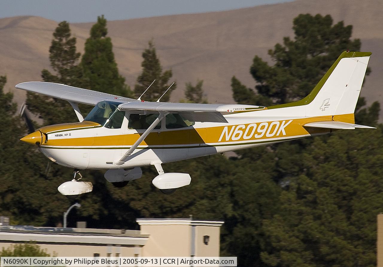 N6090K, 1976 Cessna R172K Hawk XP C/N R1722026, short final rwy 32R