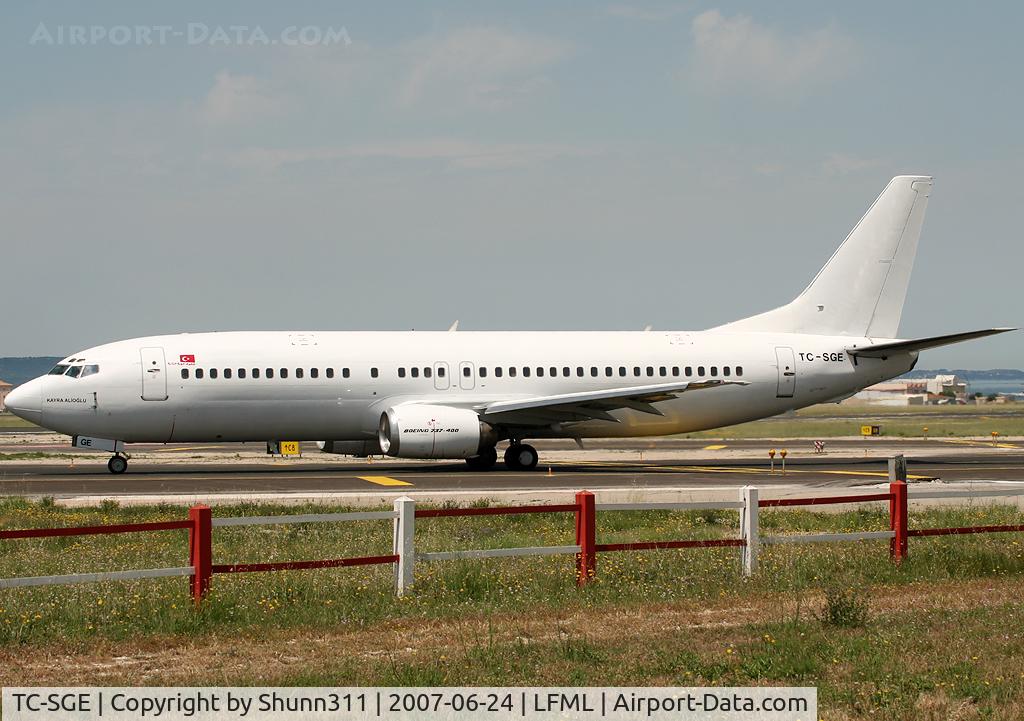 TC-SGE, 1997 Boeing 737-48E C/N 25775, Taxiing rwy 32R for departure