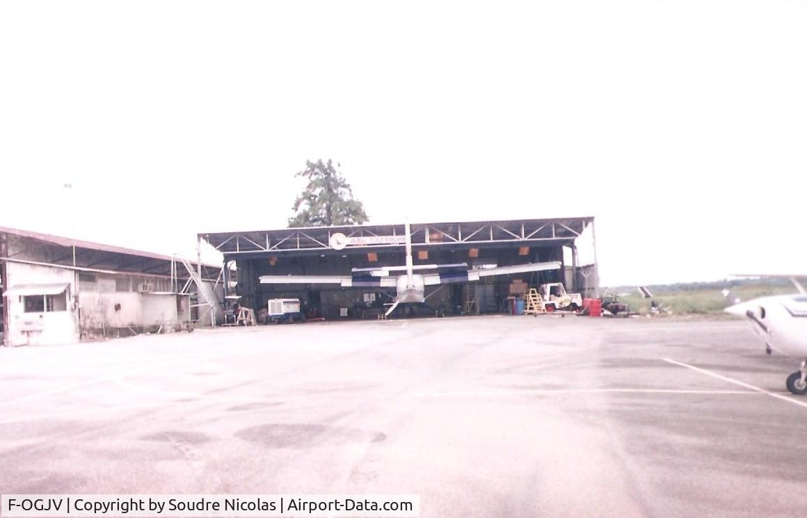 F-OGJV, 1974 De Havilland Canada DHC-6-300 Twin Otter C/N 422, Hangar Air Guyane  1996