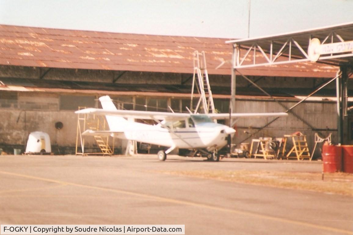 F-OGKY, Cessna 182R Skylane C/N 182-68540, G.A.S