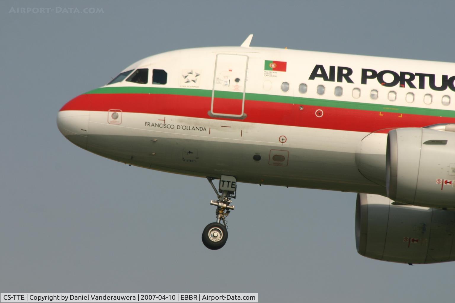 CS-TTE, 1998 Airbus A319-111 C/N 821, descending to rwy 25L