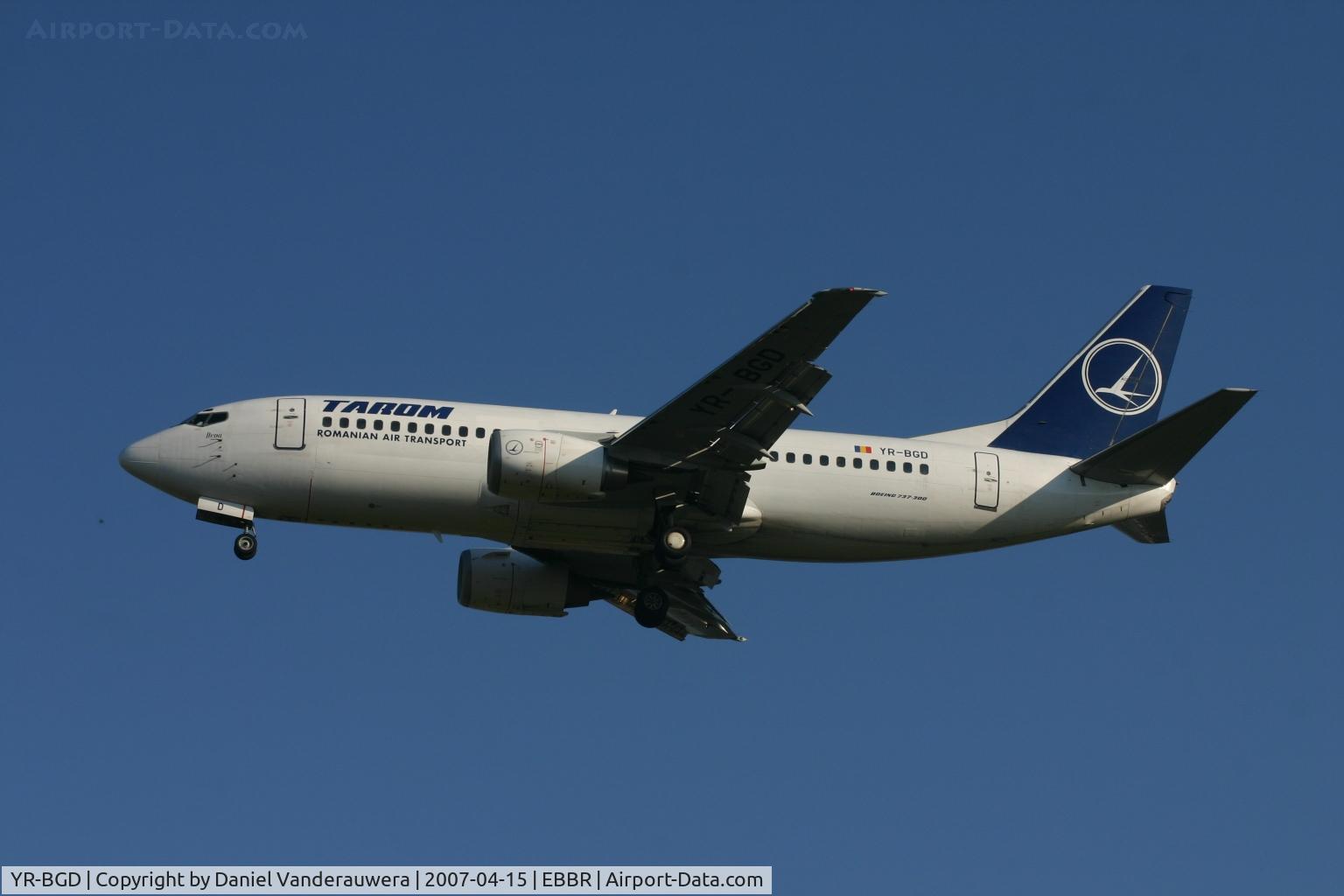 YR-BGD, 1994 Boeing 737-38J C/N 27182/2663, descending to rwy 02