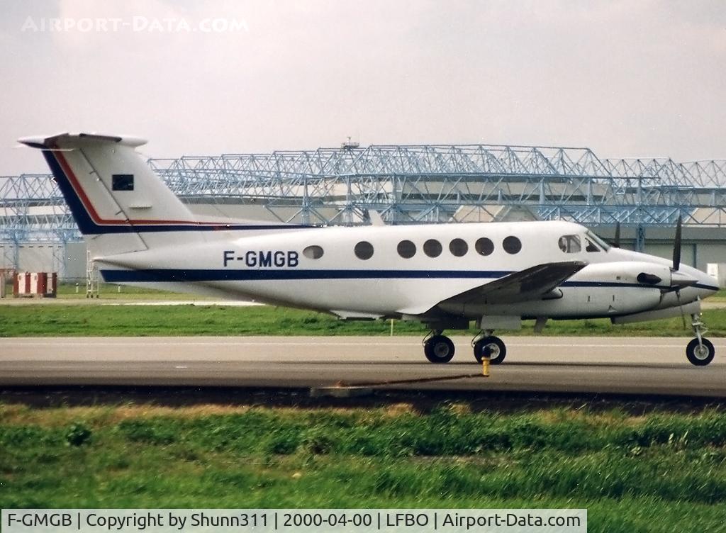 F-GMGB, 1990 Beech B200 King Air C/N BB-1390, Taxiing rwy 14L for departure