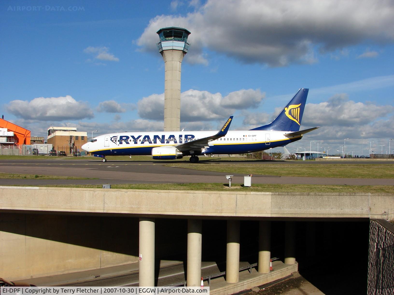 EI-DPF, 2007 Boeing 737-8AS C/N 33606, Ryanair B737 taxies in at Luton