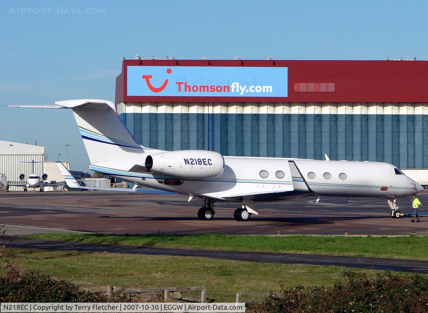 N218EC, 2001 Gulfstream Aerospace G-V C/N 656, Gulf 5 at Luton