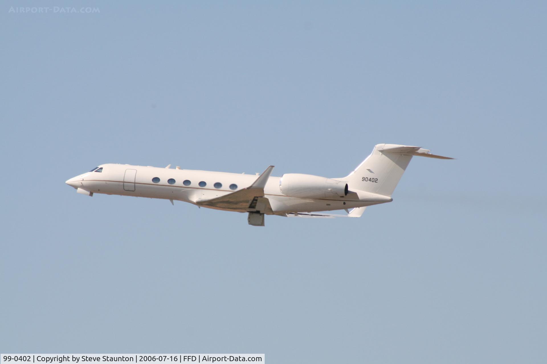 99-0402, 2000 Gulfstream Aerospace C-37A (Gulfstream V) C/N 571, Royal International Air Tattoo 2006