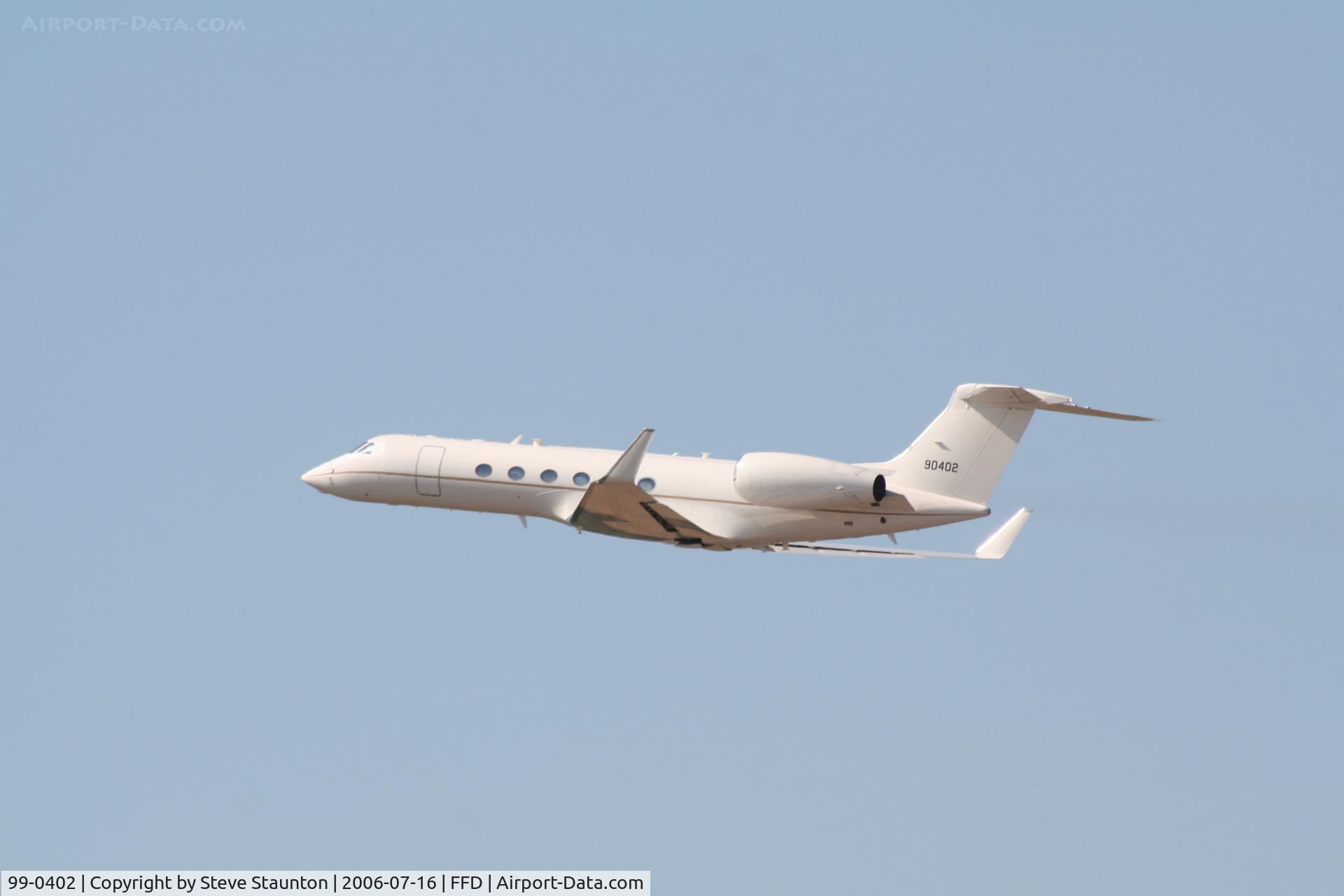 99-0402, 2000 Gulfstream Aerospace C-37A (Gulfstream V) C/N 571, Royal International Air Tattoo 2006