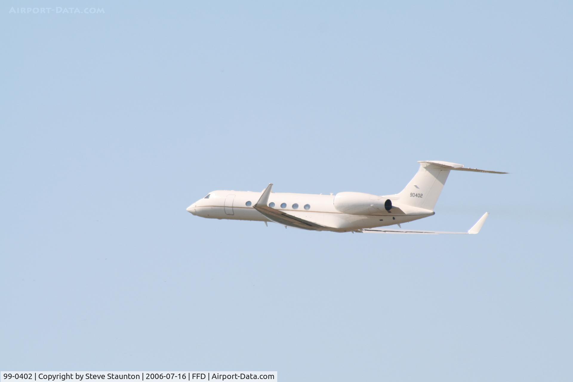 99-0402, 2000 Gulfstream Aerospace C-37A (Gulfstream V) C/N 571, Royal International Air Tattoo 2006