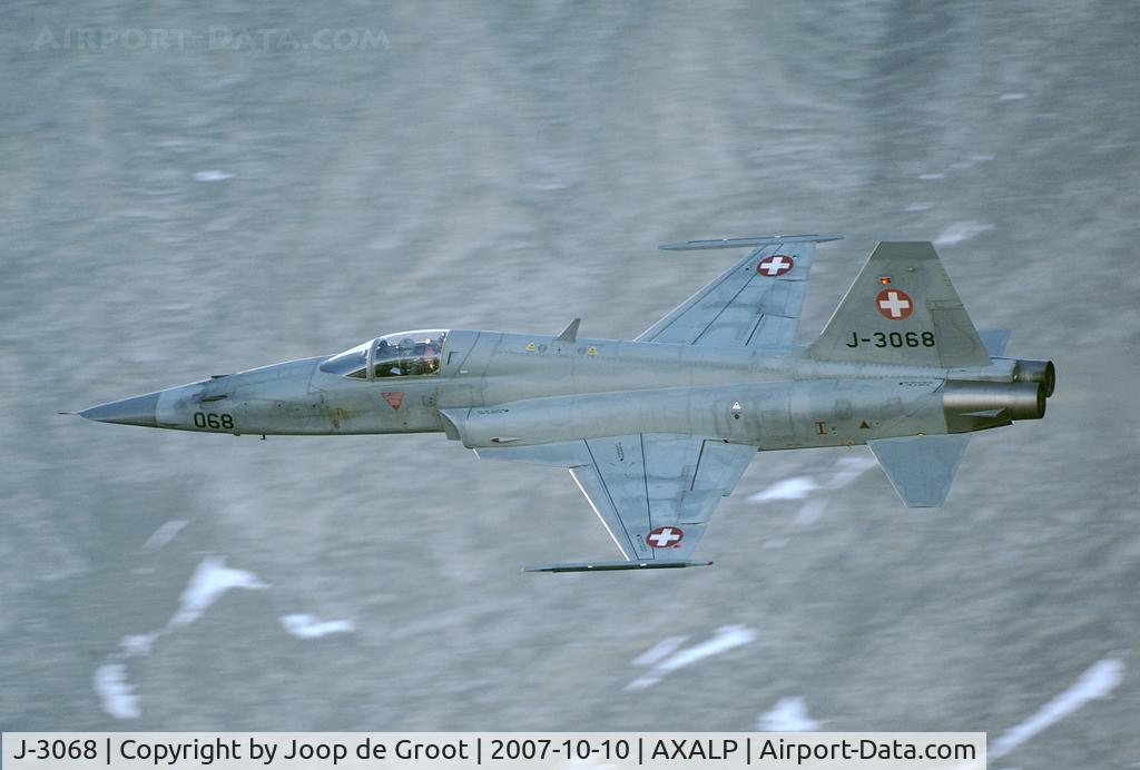 J-3068, Northrop F-5E Tiger II C/N L.1068, High speed low lever through the Alps.