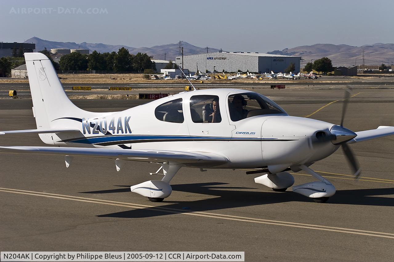 N204AK, 2001 Cirrus SR20 C/N 1120, taxiing to rwy 32R.