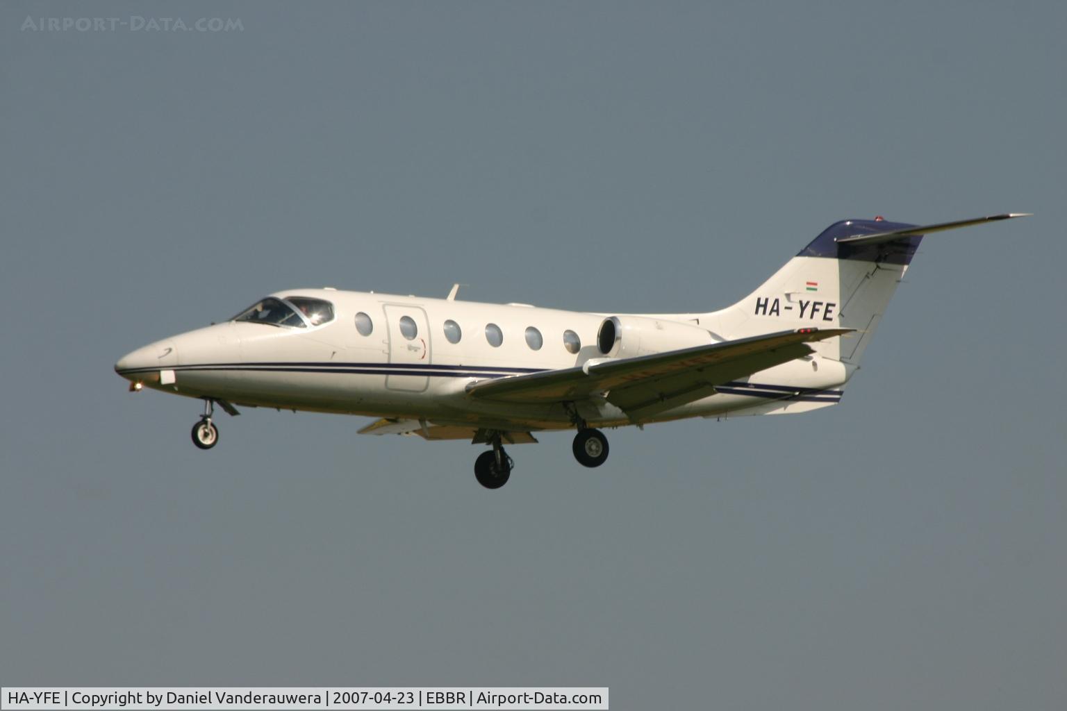 HA-YFE, 1983 Mitsubishi MU-300 Diamond 1 C/N A046SA, descending to rwy 25L