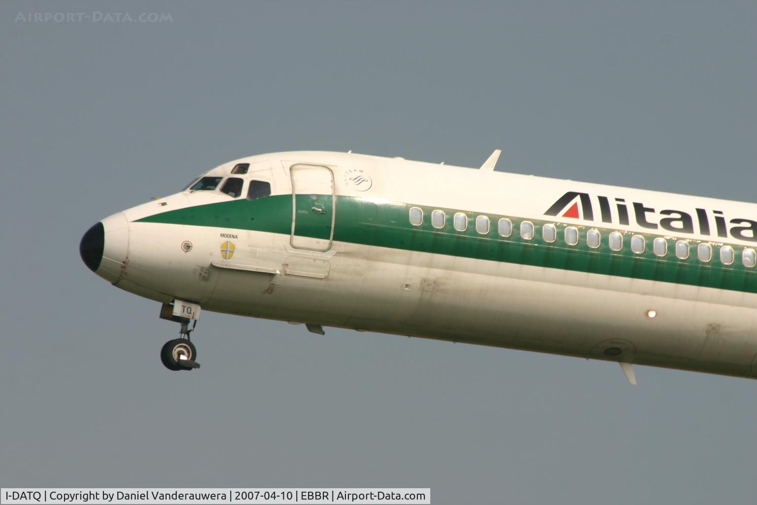I-DATQ, 1995 McDonnell Douglas MD-82 (DC-9-82) C/N 53233, descending to rwy 25L