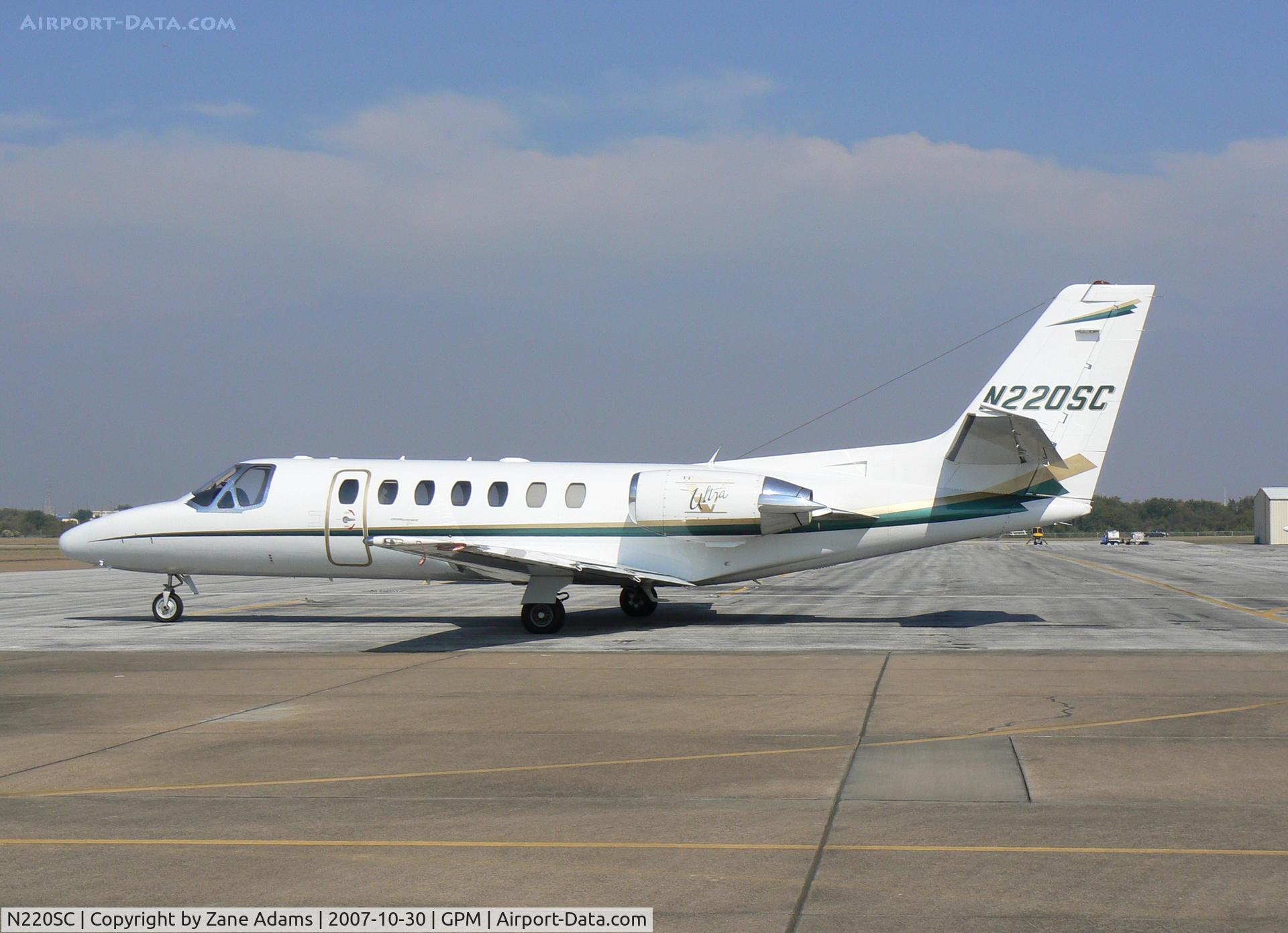 N220SC, 1995 Cessna 560 Citation Ultra C/N 560-0326, On the ramp at Grand Prairie Muni