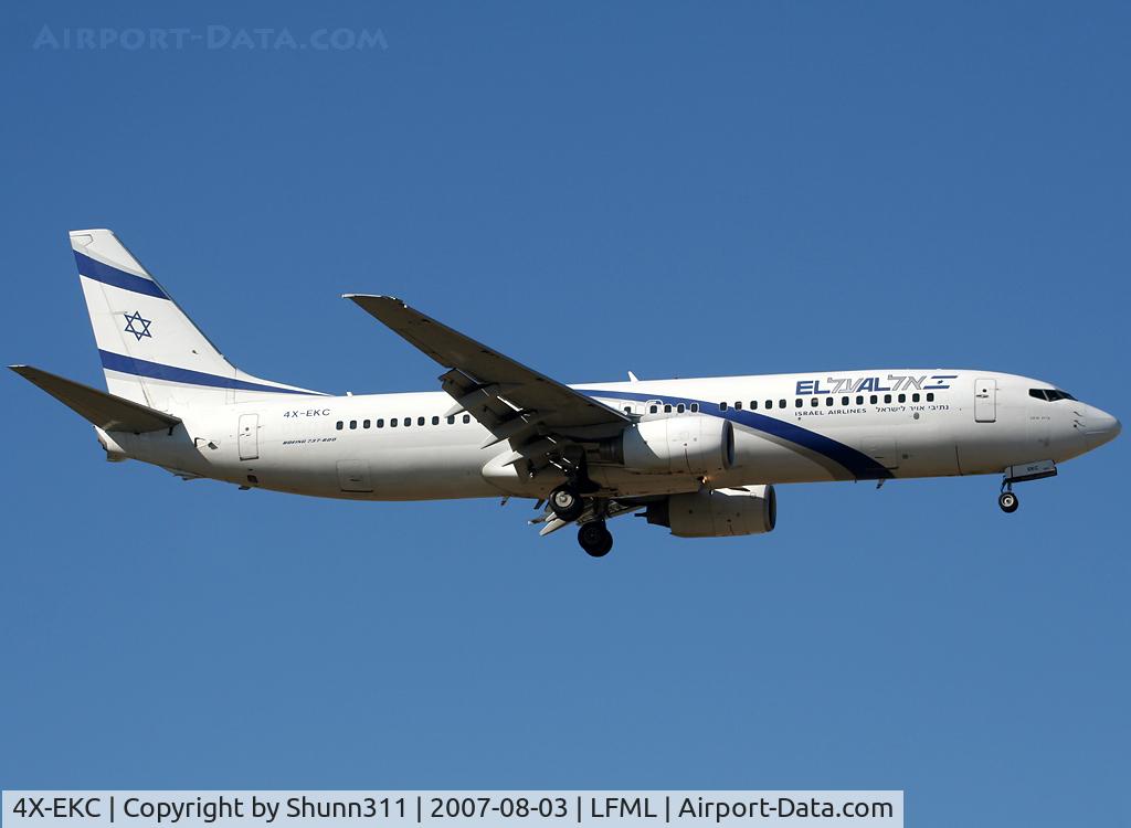 4X-EKC, 1999 Boeing 737-858 C/N 29959, Landing rwy 32R