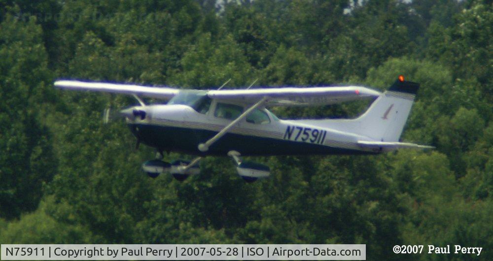 N75911, 1976 Cessna 172N C/N 17268035, Easing into Kinston, for some pattern practice perhaps?