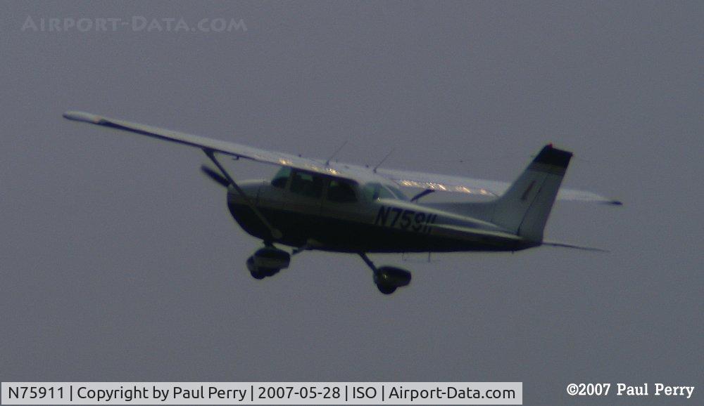 N75911, 1976 Cessna 172N C/N 17268035, Up and away, leaving Kinston