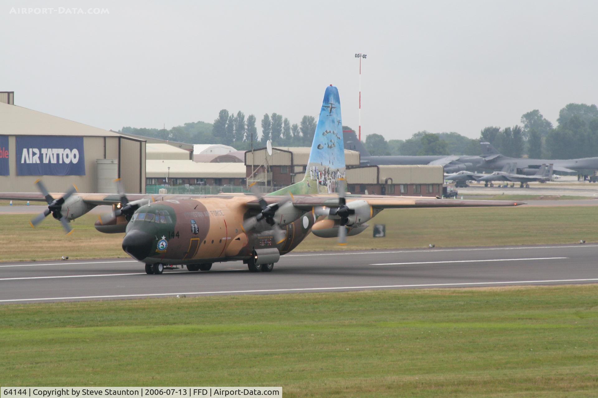 64144, 1966 Lockheed L-100-382B-4C Hercules C/N 382-4144, Royal International Air Tattoo 2006
